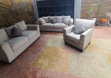 Luxurious 3+2+1 Sofa Set – Cozy & Elegant Design