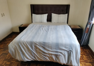 Elegant 5×6 Queen Size Leather Bed