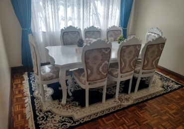 Elegant 8-Seater Dining Set In Excellent Condition