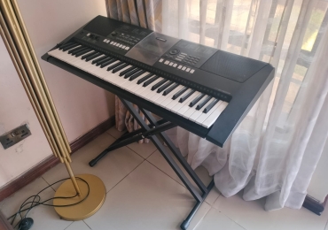 Slightly-Used Yamaha PSR-E423 Keyboard In Amazing Condition