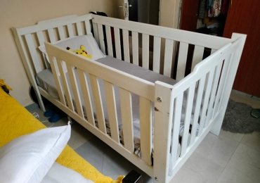 Safe Wooden Baby Crib – Safe & Stylish Infant Bed