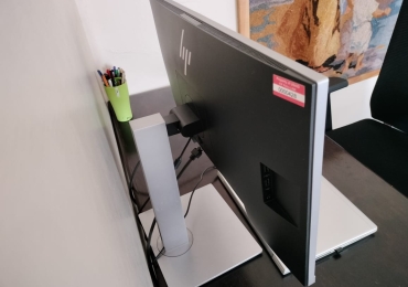 Power-Packed HP E243d Monitor – Smart Full HD Display