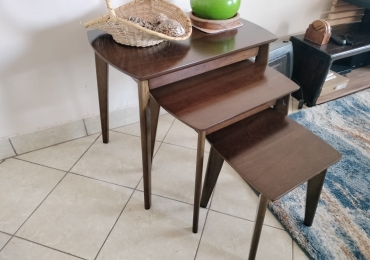 2nd hand Charming Nesting Tables – Compact & Stylish Set